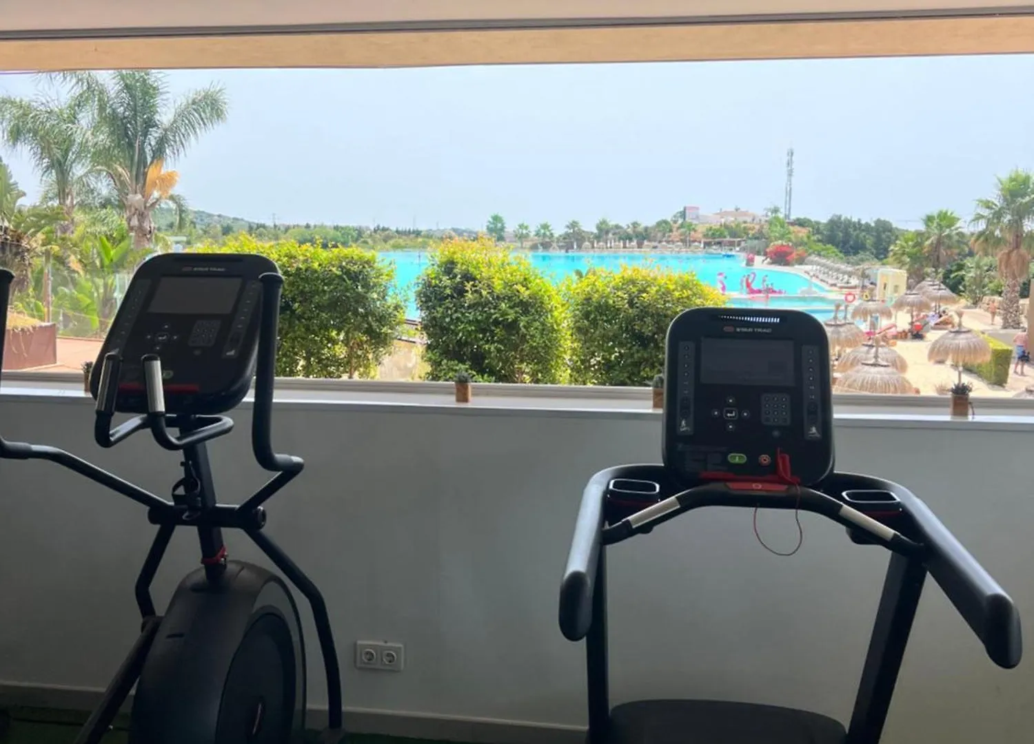 Alcazaba Lagoon Luxury Retreat 埃斯特波纳