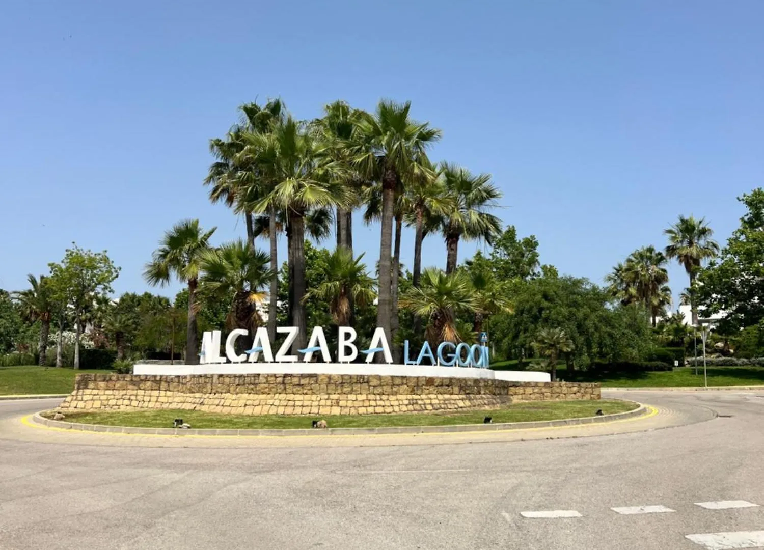 Alcazaba Lagoon Luxury Retreat 0*, 埃斯特波纳